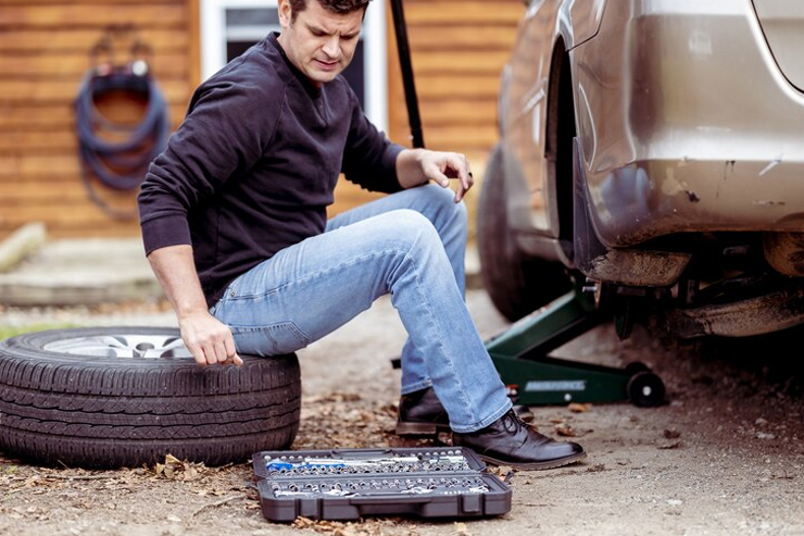 tyre-fitting